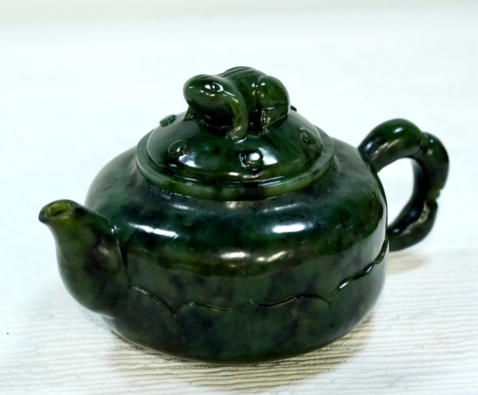 Master-Carved Canadian Jade Frog teapot #2977