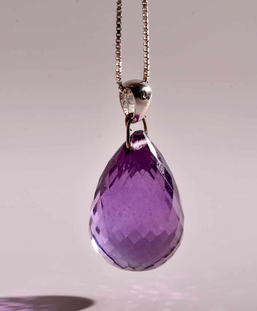 Amethyst pendant jewelry example