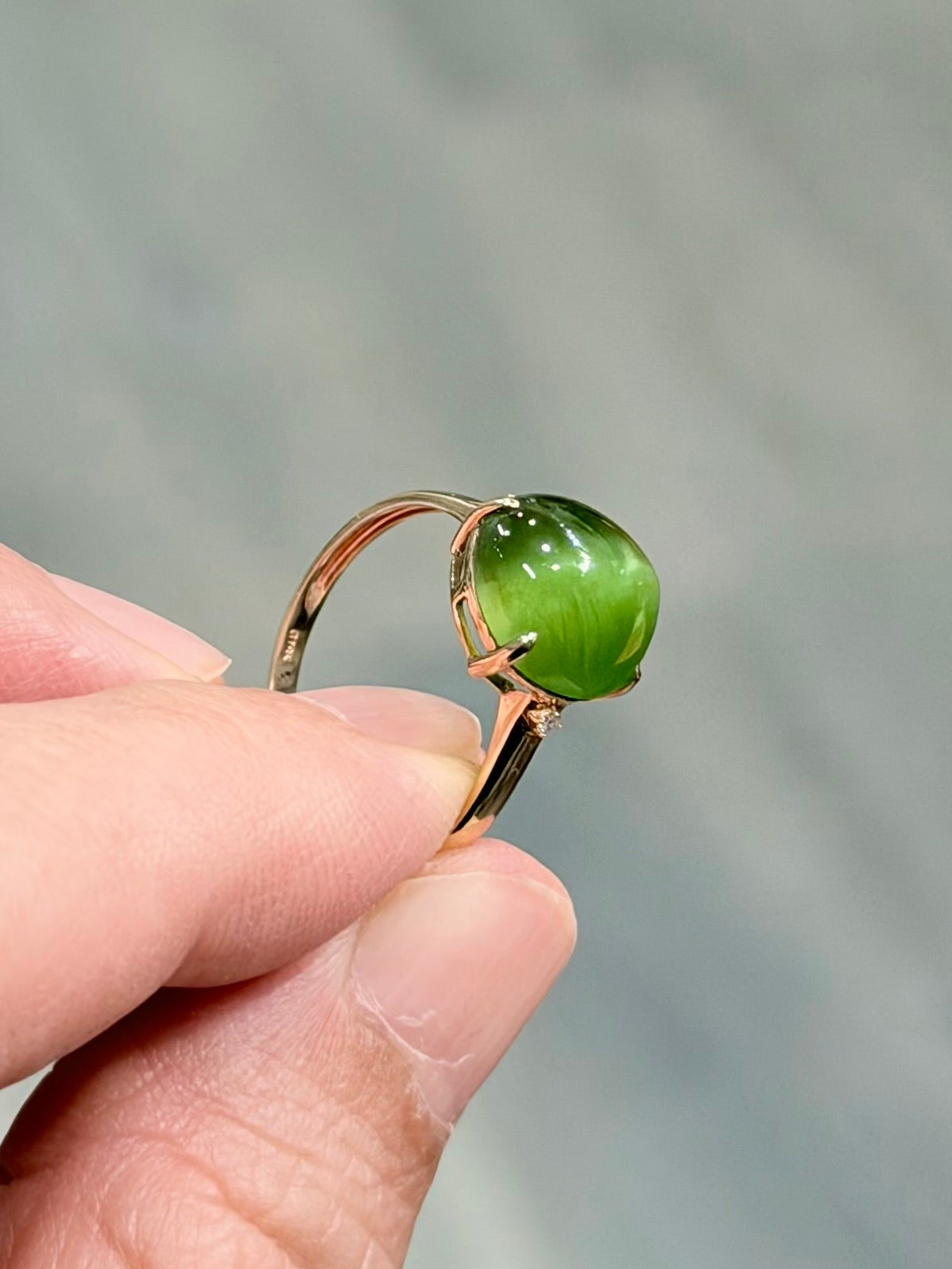 0mm natural Siberian cat's eye nephrite jade ring in 18K solid yellow gold