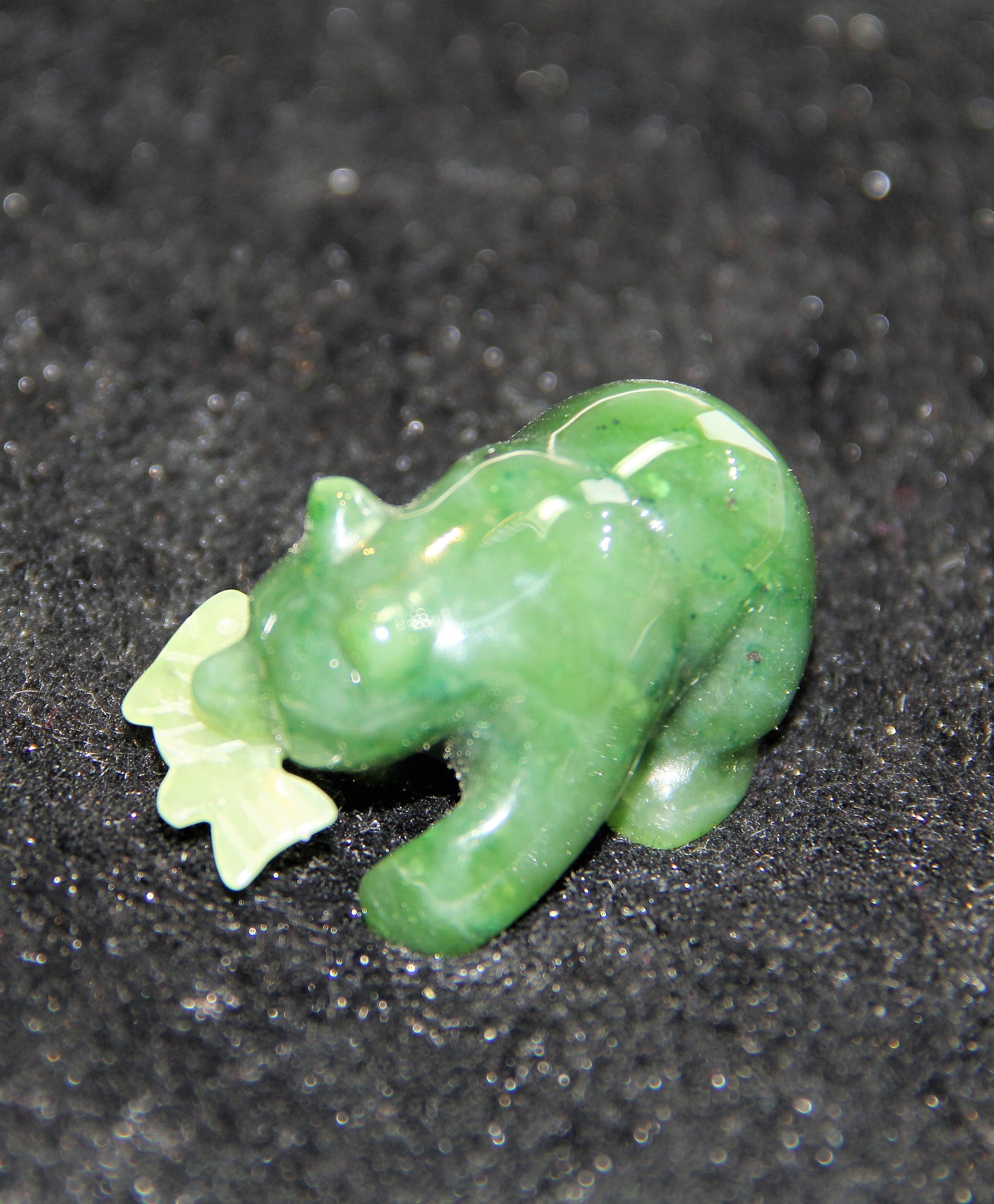 Jade Bear With Fish #2230